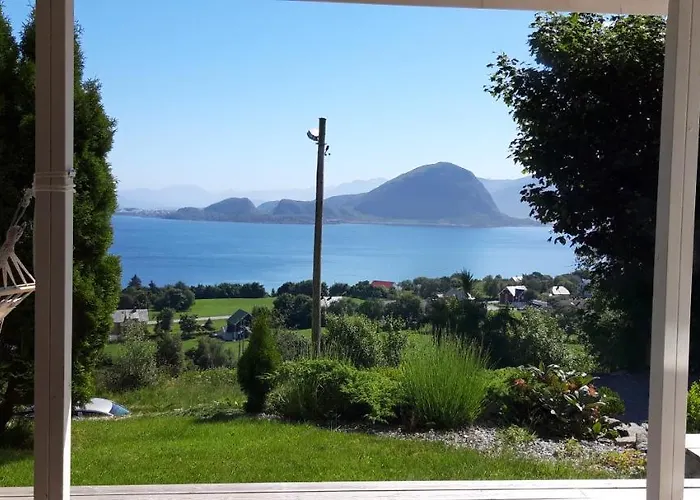 Relaxing Place On Godøya 3*